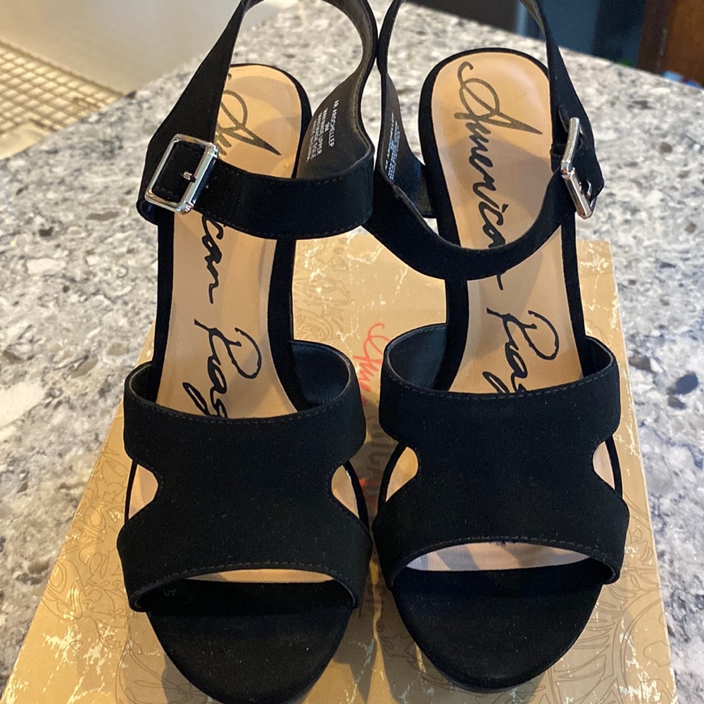 NIB American Rag CIE - Arochellep in black suede. 9M